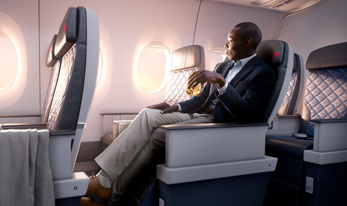 Een passagier in Delta Premium Select